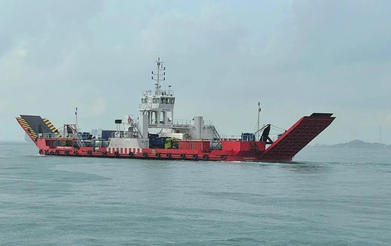 Penguin Tenacity hydrogen fuel cell propulsion