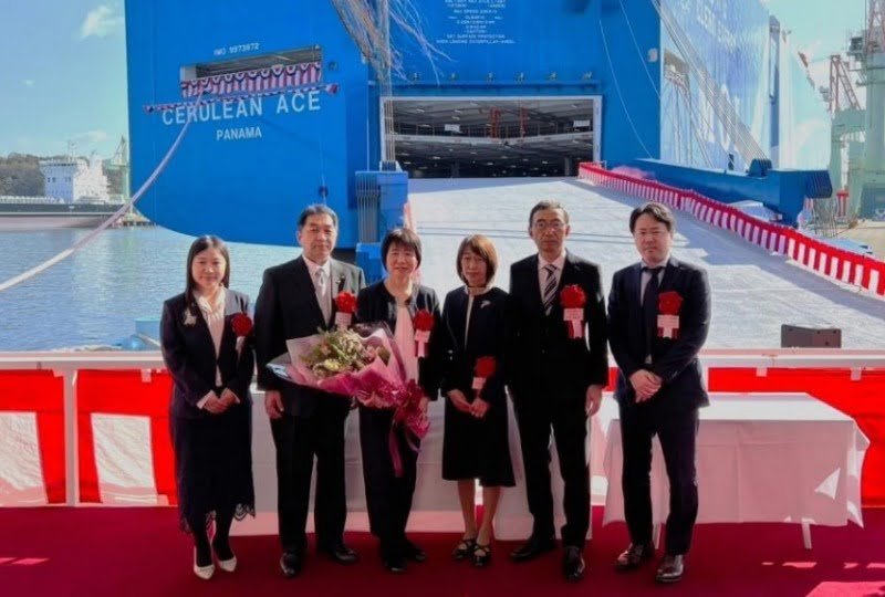 MOL LNG powered Cerulean ACE