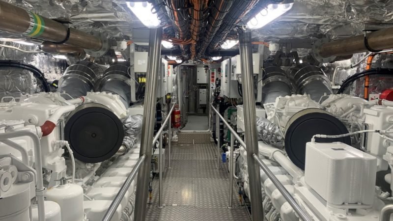 mtu 16 cylinder 4000M65L engines