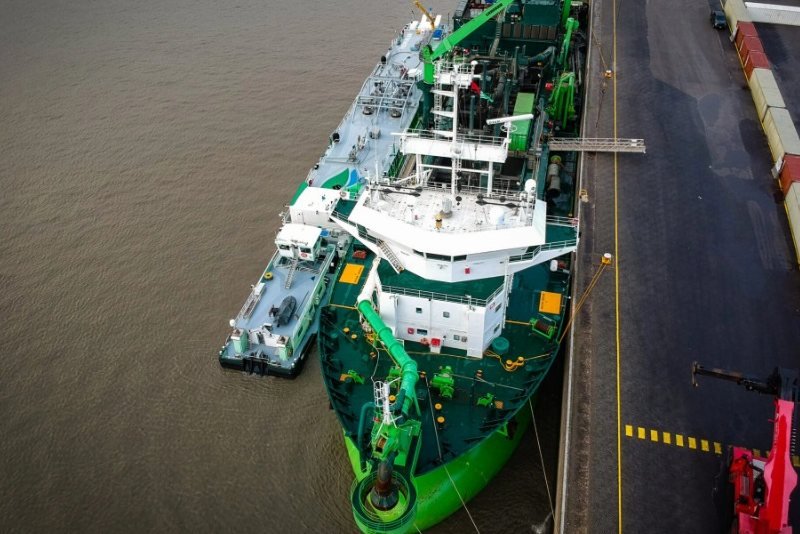 Titan First LNG STS Bunkering Cuxhaven
