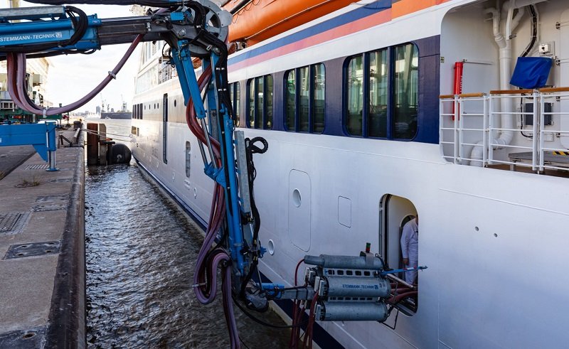 Hapag-Lloyd Cruises Shore Power