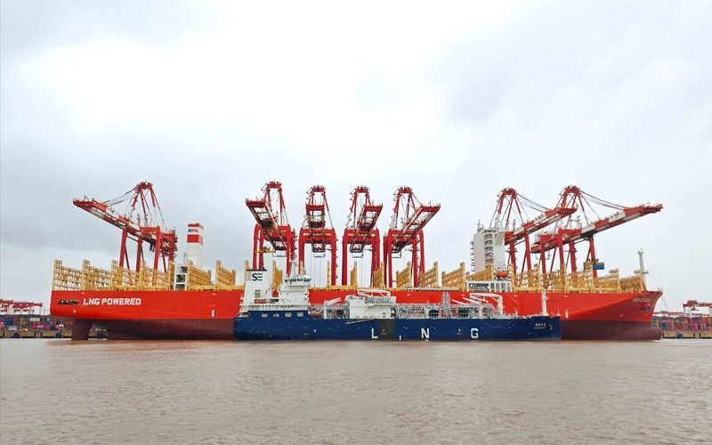 PIL and SSES LNG Bunkering Shanghai