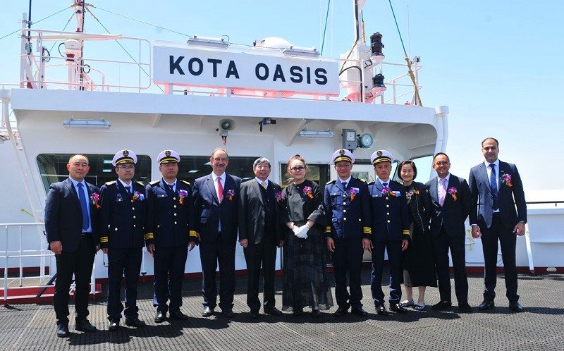 PIL 8000 teu LNG Vessel KOTA OASIS
